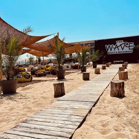Пътеката към The Wave Beach & Restaurant