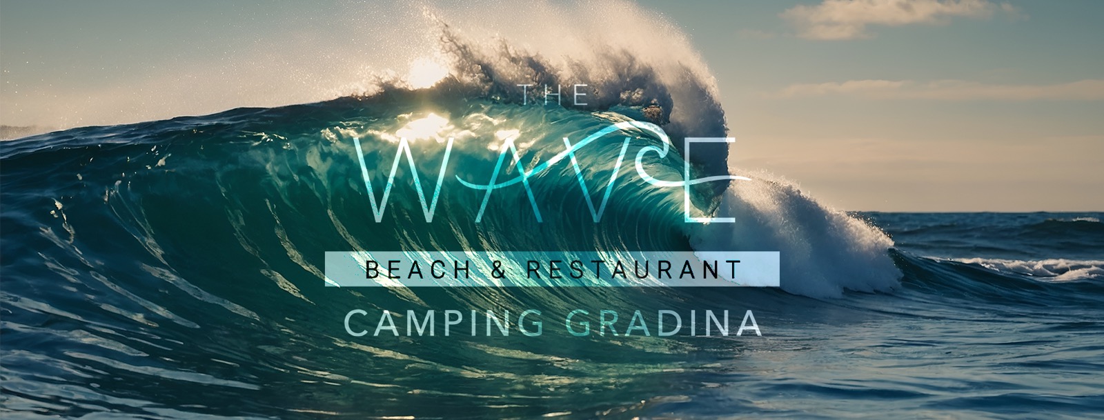 The Wave Beach & Restaurant на плажа в Черноморец при залез
